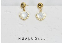 18k gold and mother shell earrings